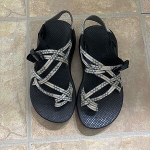 Chacos size 6 wide